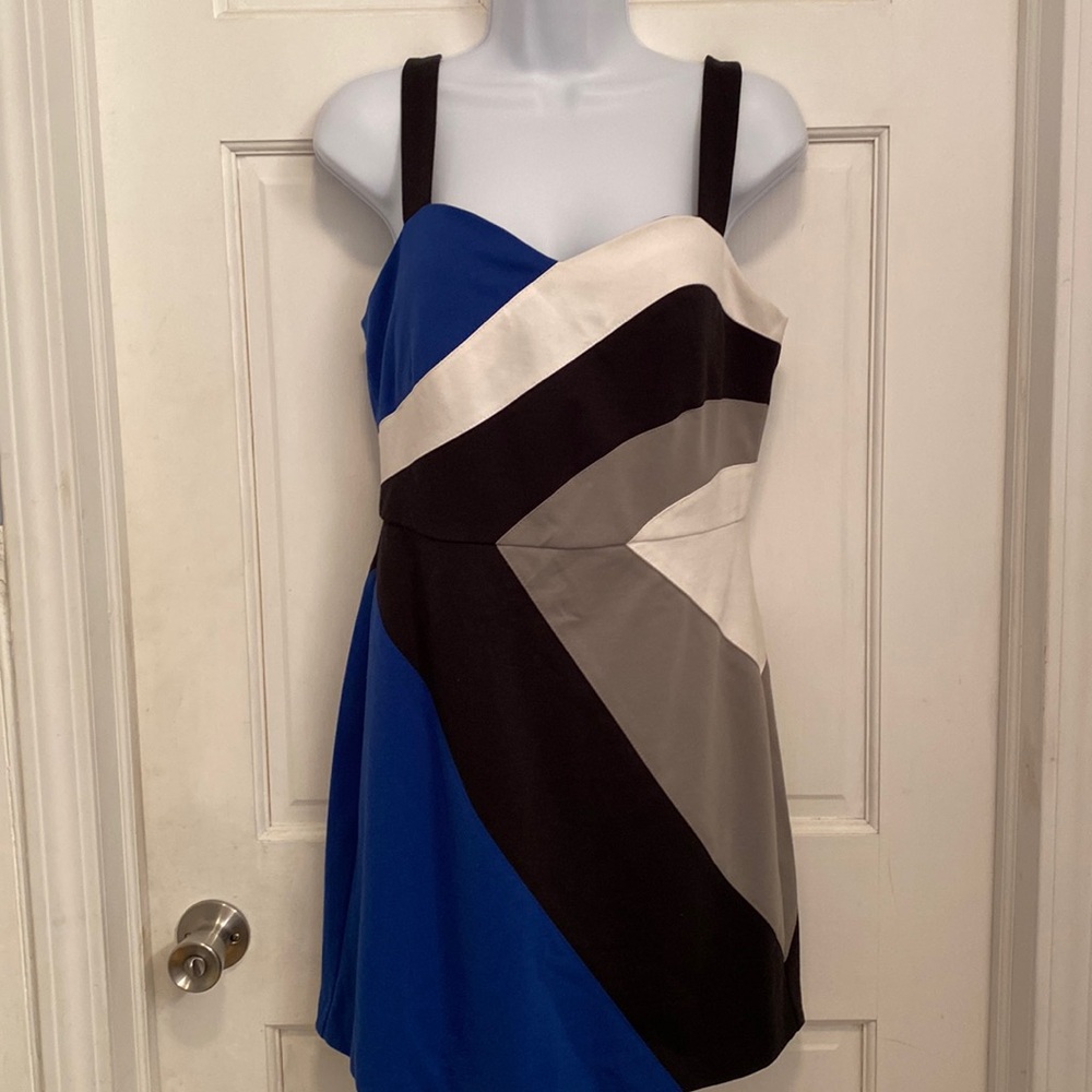 BCBGeneration Diagonal Color Block Blue/Gray/White/Black Dress size M NWT